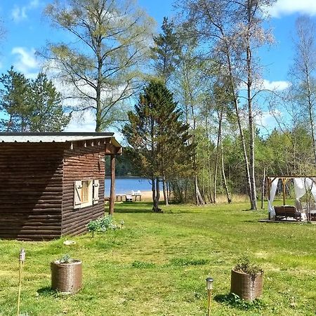 Neuvic  Ma Cabane Au Bord Du Lac מראה חיצוני תמונה